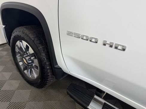 Used 2024 Chevrolet Silverado 2500 LT AWD/4WD image 12