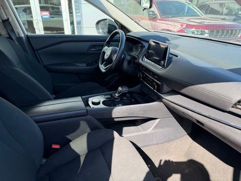 Used 2024 Nissan Rogue S AWD/4WD image 7