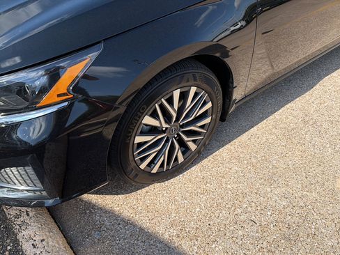 Used 2025 Nissan Altima 2.5 SV w/ SV Premium Package FWD image 6
