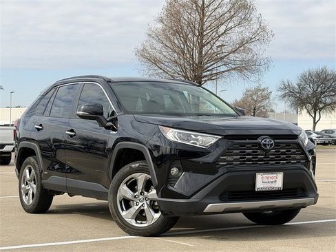 Used 2020 Toyota RAV4 Limited image 2