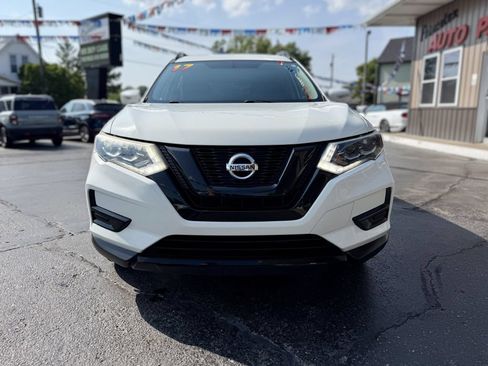 Used 2017 Nissan Rogue SV AWD/4WD image 3