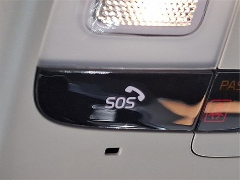 Certified 2024 Volvo XC90 B6 Plus image 24