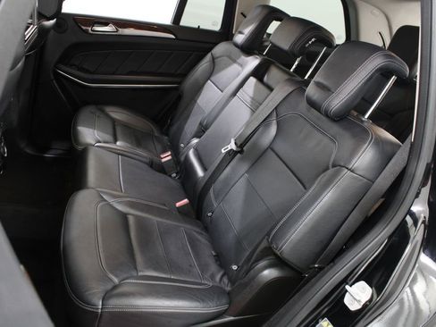 Used 2015 Mercedes-Benz GL 550 4MATIC image 24
