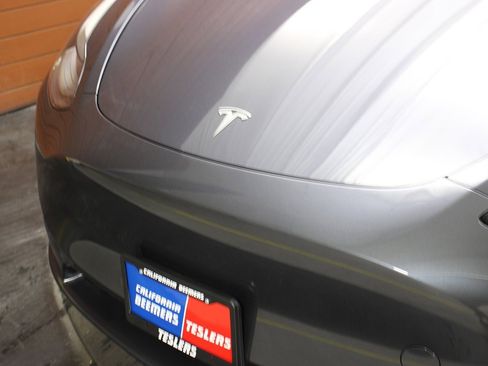 Used 2023 Tesla Model Y Long Range image 12