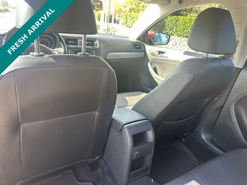Used 2017 Volkswagen Jetta SE image 14