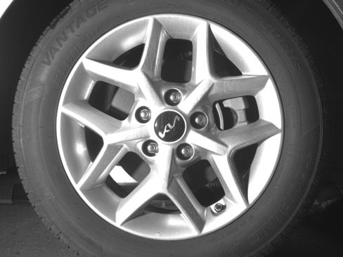 Used 2025 Kia Soul LX w/ LX Technology Package FWD image 13