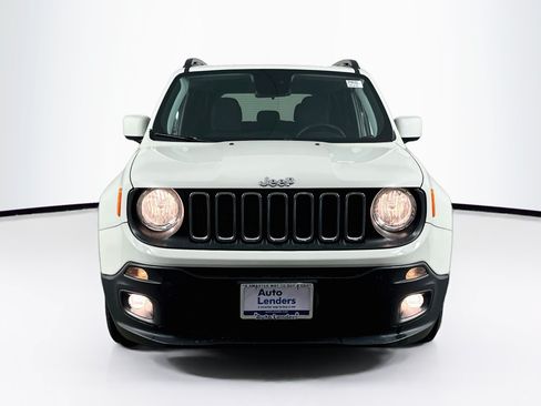 Used 2018 Jeep Renegade Latitude FWD image 2