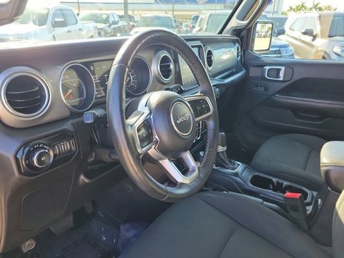 Used 2019 Jeep Wrangler Unlimited Sahara image 19