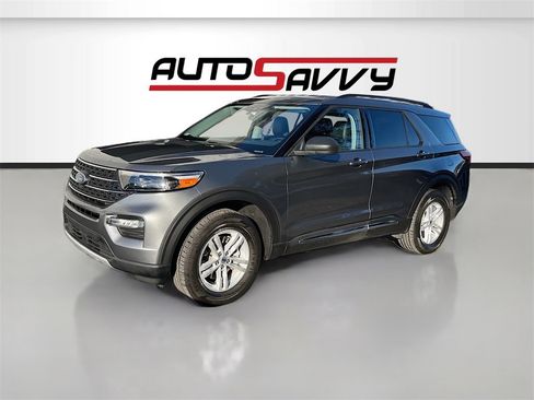 Used 2024 Ford Explorer XLT w/ Equipment Group 202A image 3