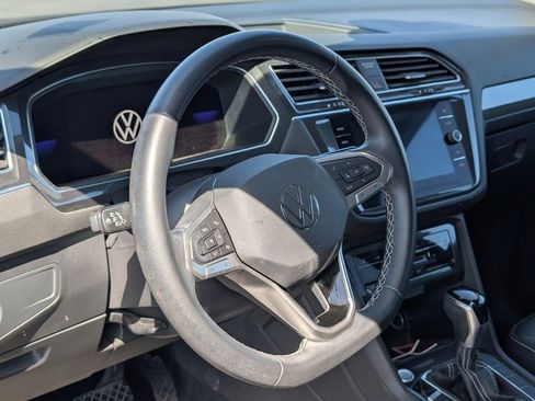 Used 2023 Volkswagen Tiguan SE image 16