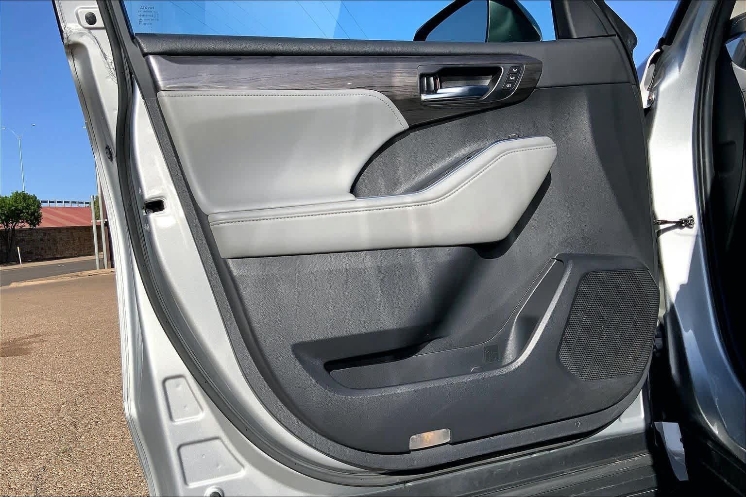 Used 2020 Toyota Highlander Platinum AWD/4WD image 56