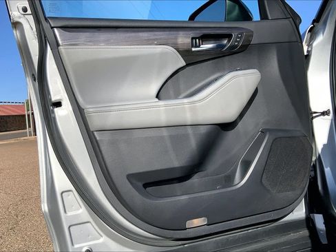 Used 2020 Toyota Highlander Platinum AWD/4WD image 56