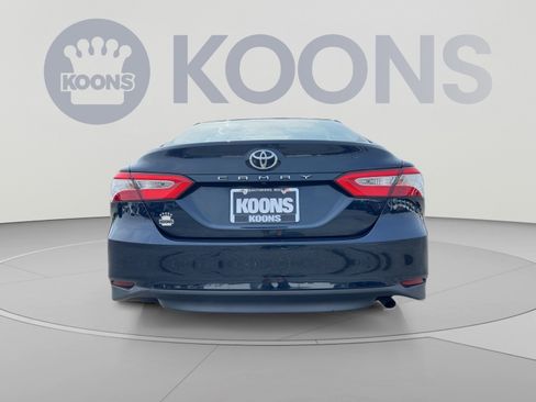 Used 2018 Toyota Camry FWD image 5