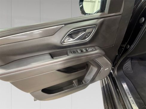 Used 2022 Chevrolet Suburban RST w/ Sport Performance Package image 11