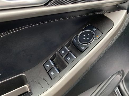 Used 2023 Ford Explorer XLT image 17