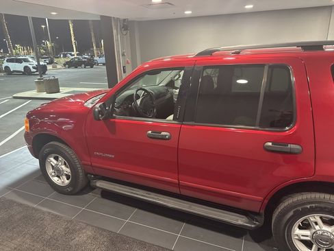 Used 2004 Ford Explorer XLT image 12