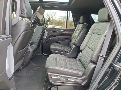 Used 2024 Cadillac Escalade Sport Platinum w/ Heavy-Duty Trailer Package image 18