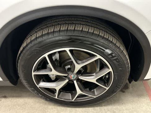 Used 2018 Alfa Romeo Stelvio Ti AWD/4WD image 5