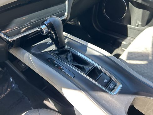 Used 2017 Honda HR-V EX image 9