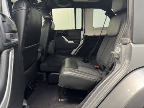 Used 2014 Jeep Wrangler Unlimited Freedom Edition image 25