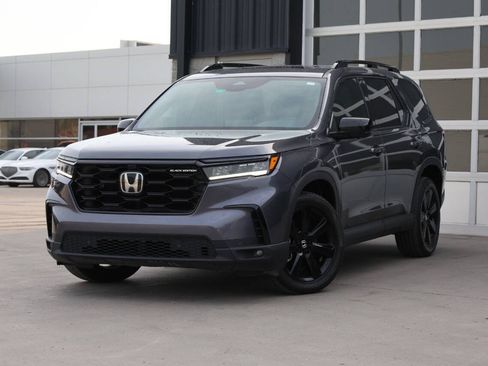 Used 2025 Honda Pilot Black Edition image 3
