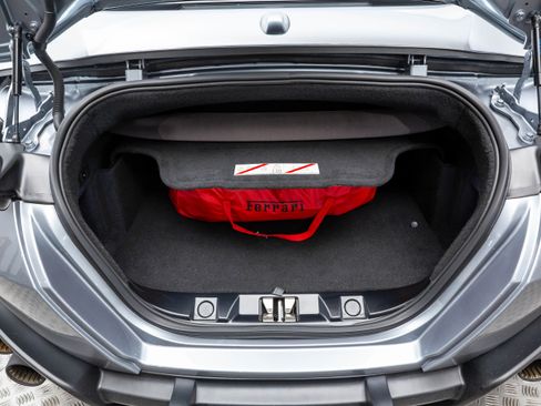 Used 2024 Ferrari Roma Spider image 32