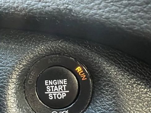 Used 2023 Jeep Cherokee Altitude Lux image 30