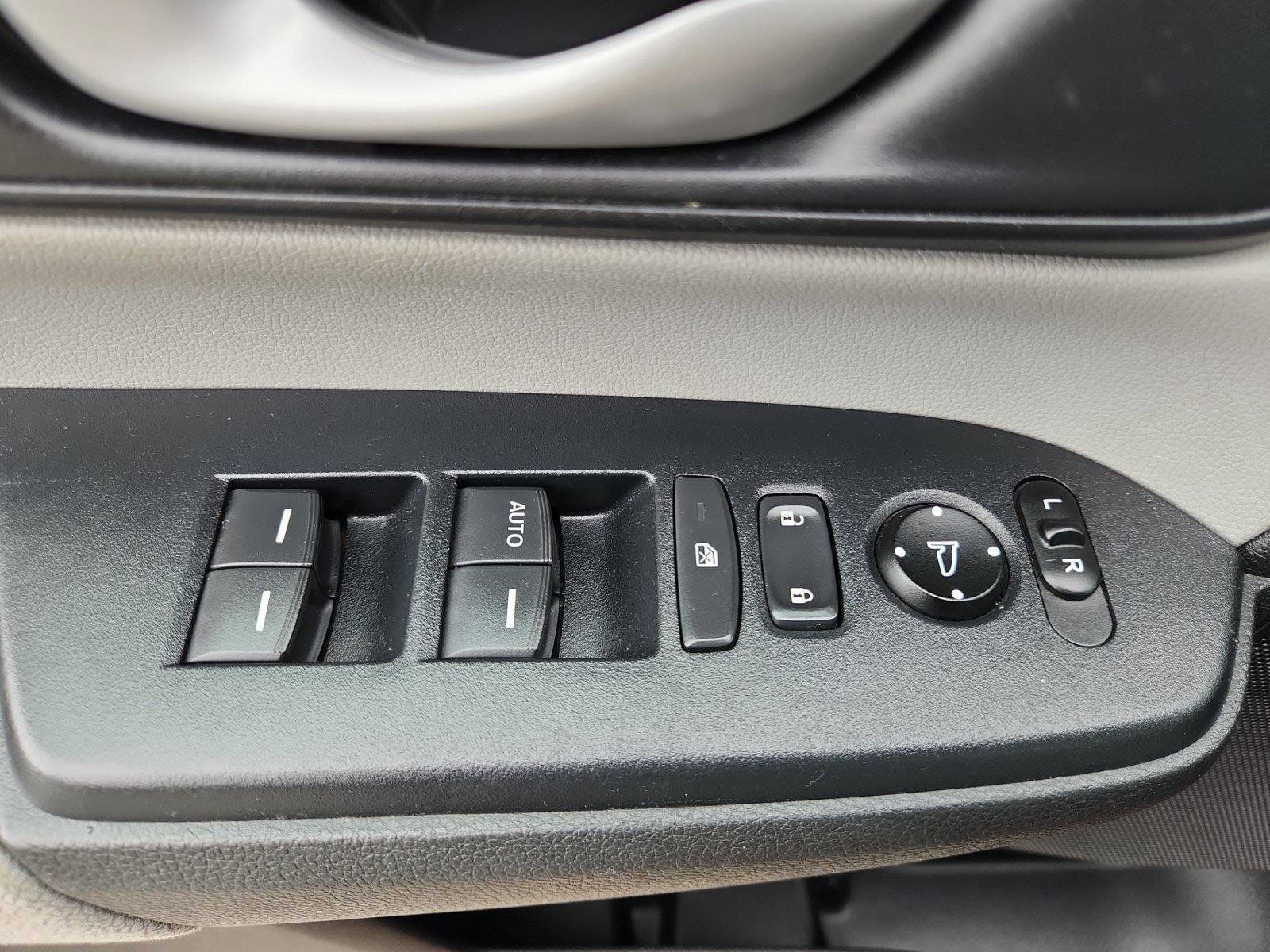 Used 2018 Honda CR-V LX image 16