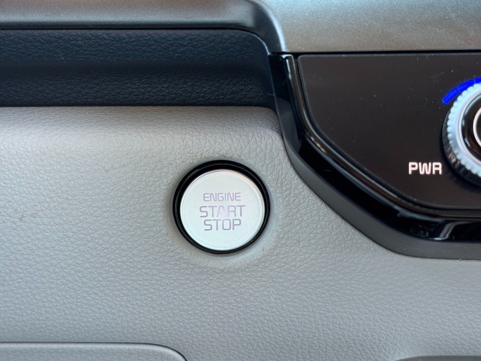 Used 2025 Kia Carnival SX Prestige FWD image 24