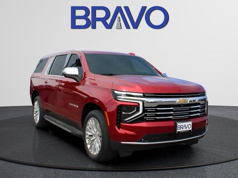 Used 2025 Chevrolet Suburban Premier image 3