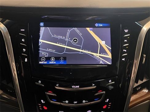 Used 2020 Cadillac Escalade Premium Luxury image 23