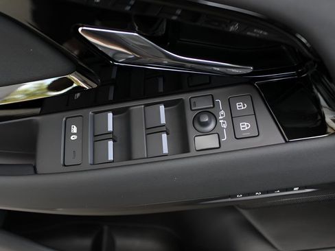 Used 2026 Land Rover Range Rover Evoque S image 11