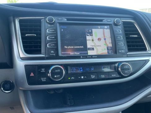 Used 2016 Toyota Highlander Limited AWD/4WD image 9