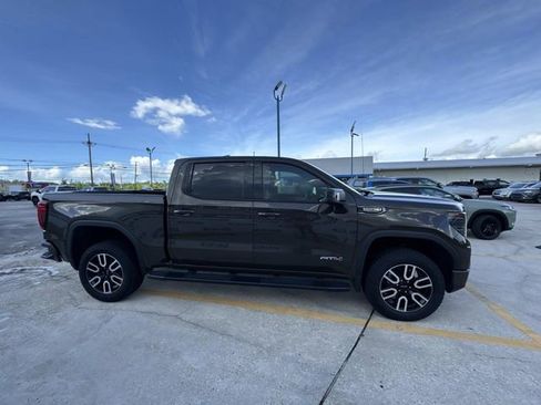 Used 2023 GMC Sierra 1500 AT4 w/ Technology Package AWD/4WD image 10