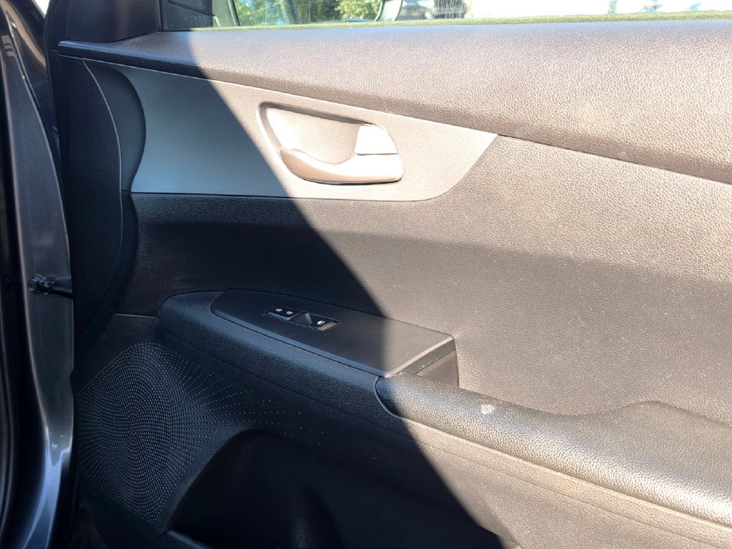 Used 2021 Kia Forte LXS FWD image 12