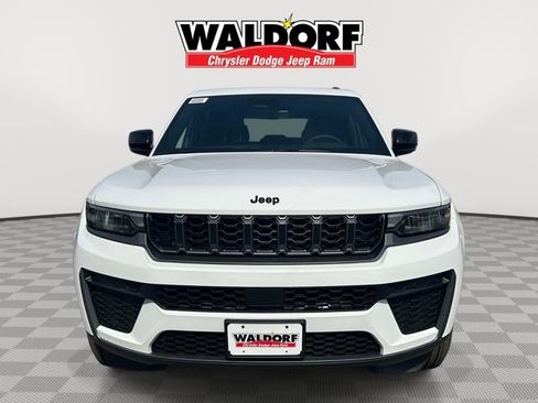 New 2026 Jeep Grand Cherokee Altitude AWD/4WD image 2