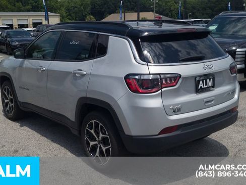 Used 2025 Jeep Compass Limited AWD/4WD image 9