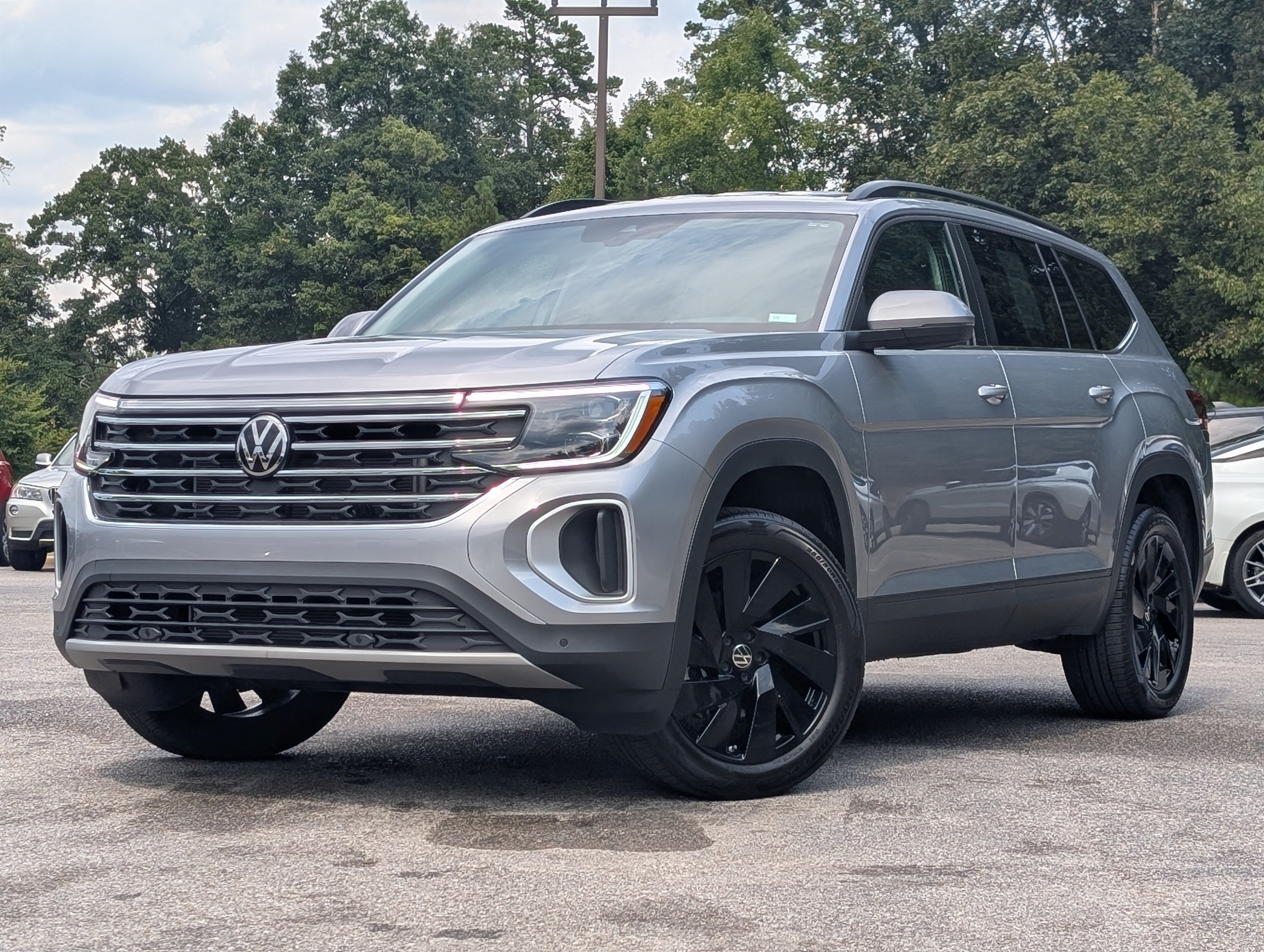 Used 2026 Volkswagen Atlas SE w/ Black Wheel Package FWD image 4