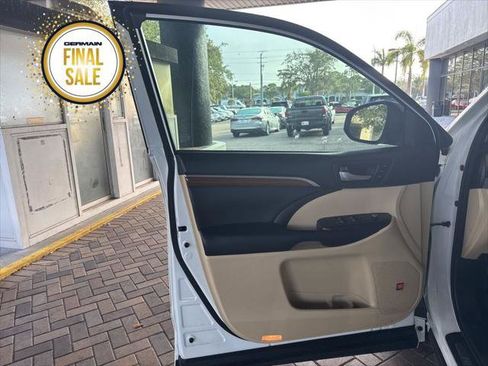 Certified 2018 Toyota Highlander Limited Platinum image 16