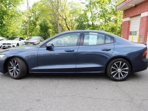 Used 2021 Volvo S60 T5 Momentum FWD image 2