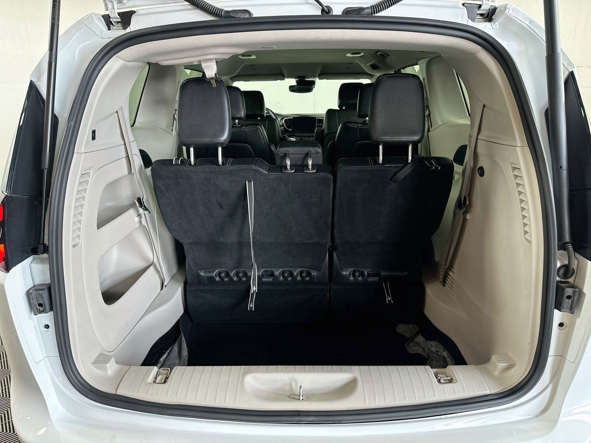 Used 2023 Chrysler Pacifica Touring-L FWD image 24