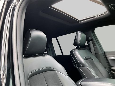 Used 2025 Jeep Grand Cherokee Altitude RWD image 13