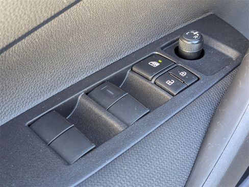 Used 2025 Toyota Corolla LE image 15