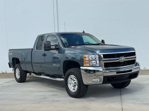 Used 2007 Chevrolet Silverado 2500 LT w/ 2LT Audio Package image 8