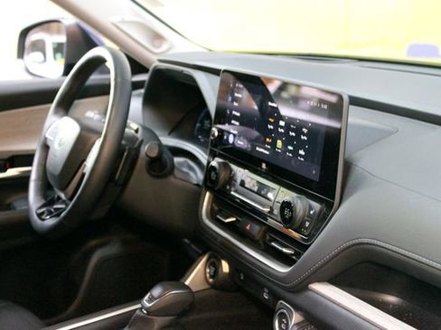 Used 2024 Toyota Grand Highlander AWD image 10