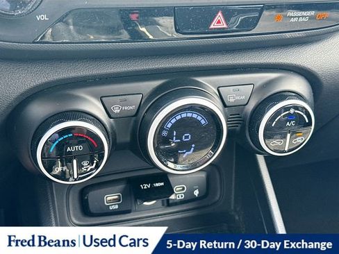Used 2023 Hyundai Venue Limited FWD image 18