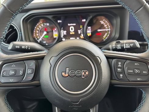 Used 2024 Jeep Wrangler Unlimited Rubicon 4xe AWD/4WD image 25