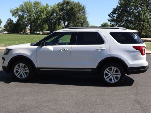 Used 2019 Ford Explorer XLT w/ Equipment Group 202A AWD/4WD image 9