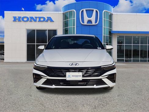 Used 2025 Hyundai Elantra Limited image 8