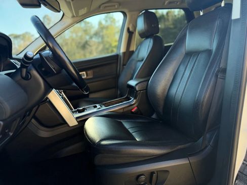 Used 2018 Land Rover Discovery Sport HSE image 14